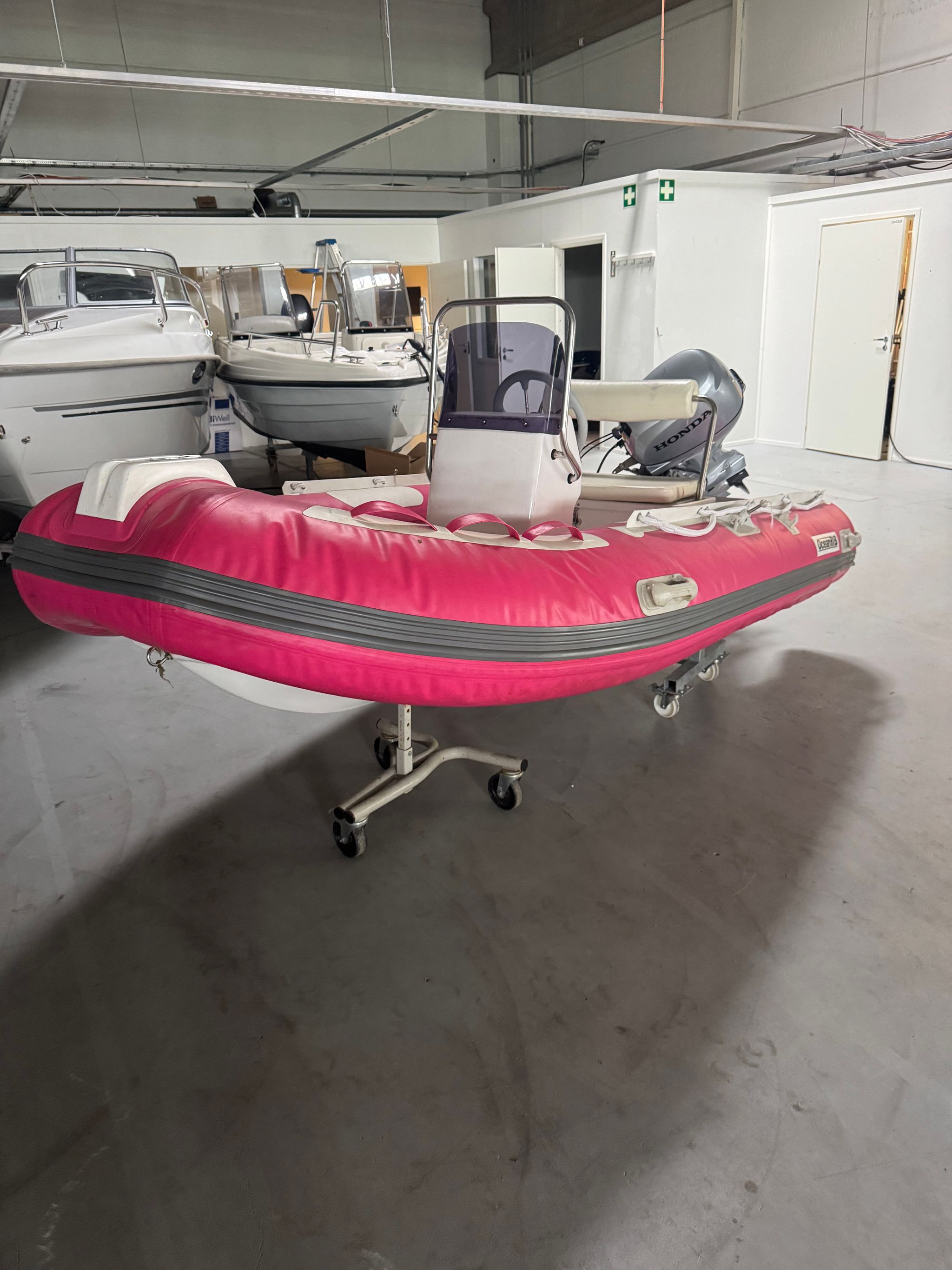 Image 1/4