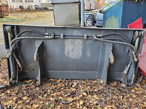 Image 4/4