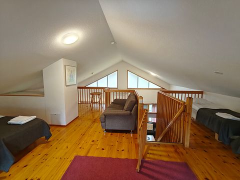 Image 9/12