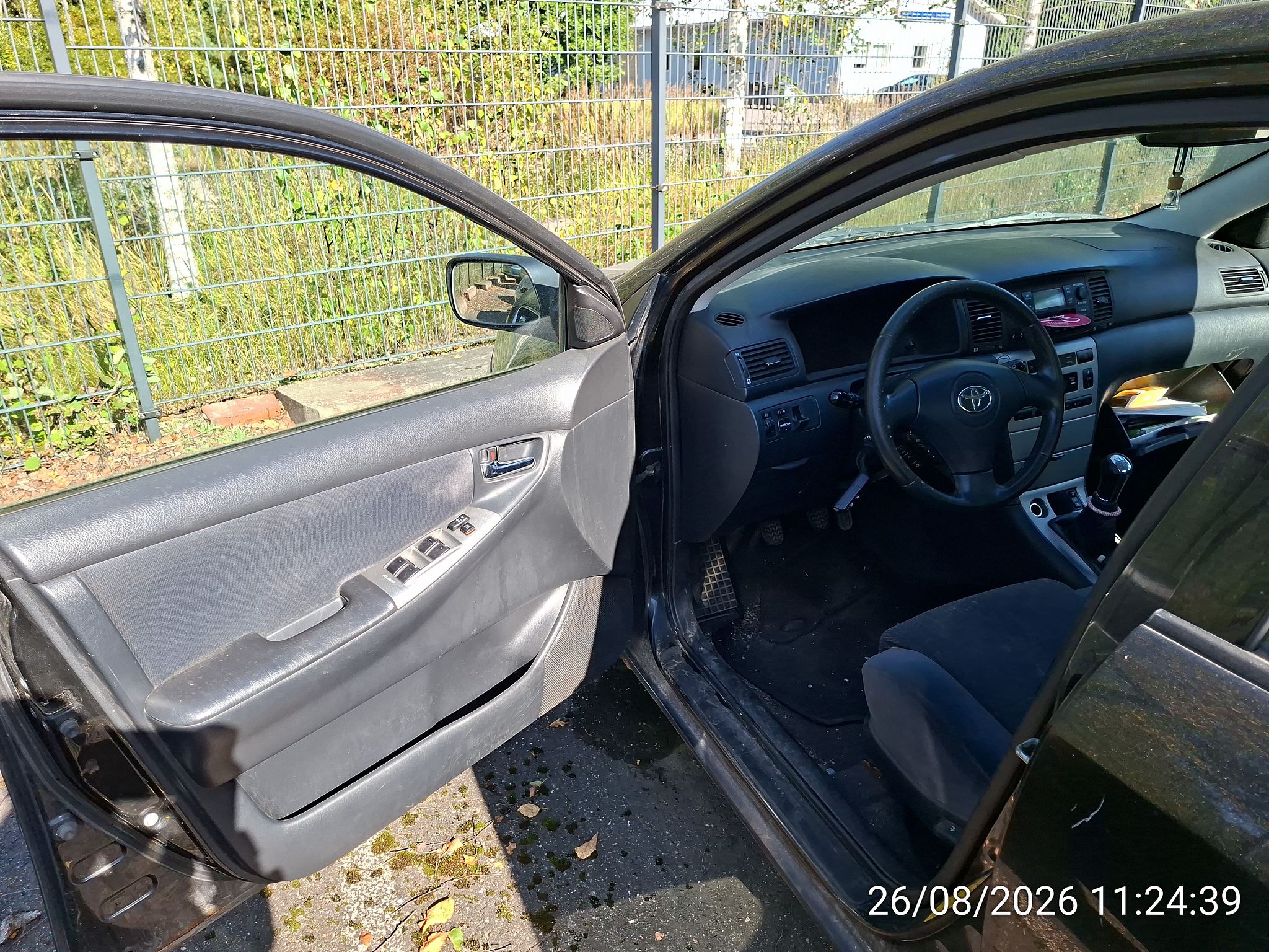 Image 8/12