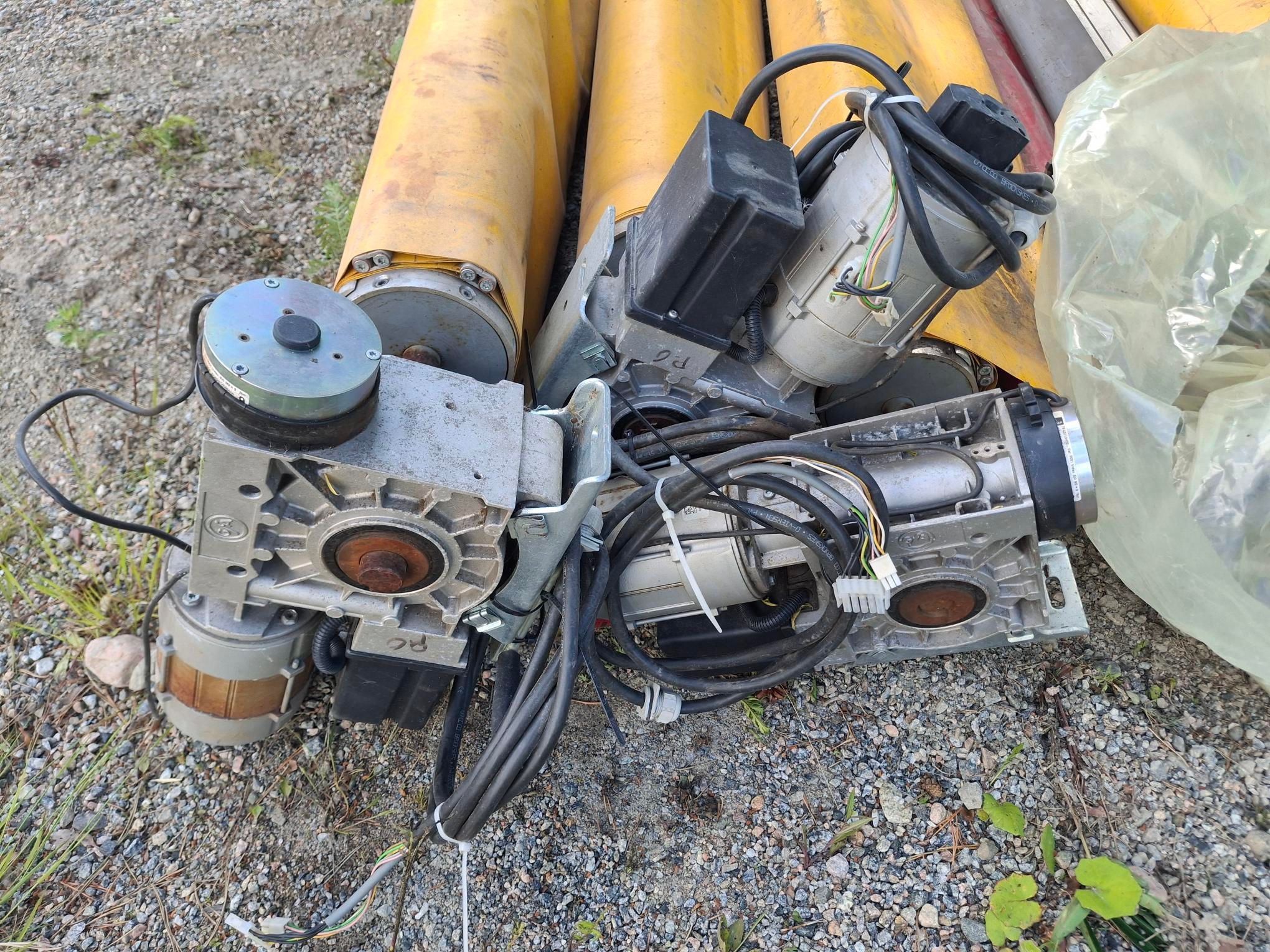 Image 3/3