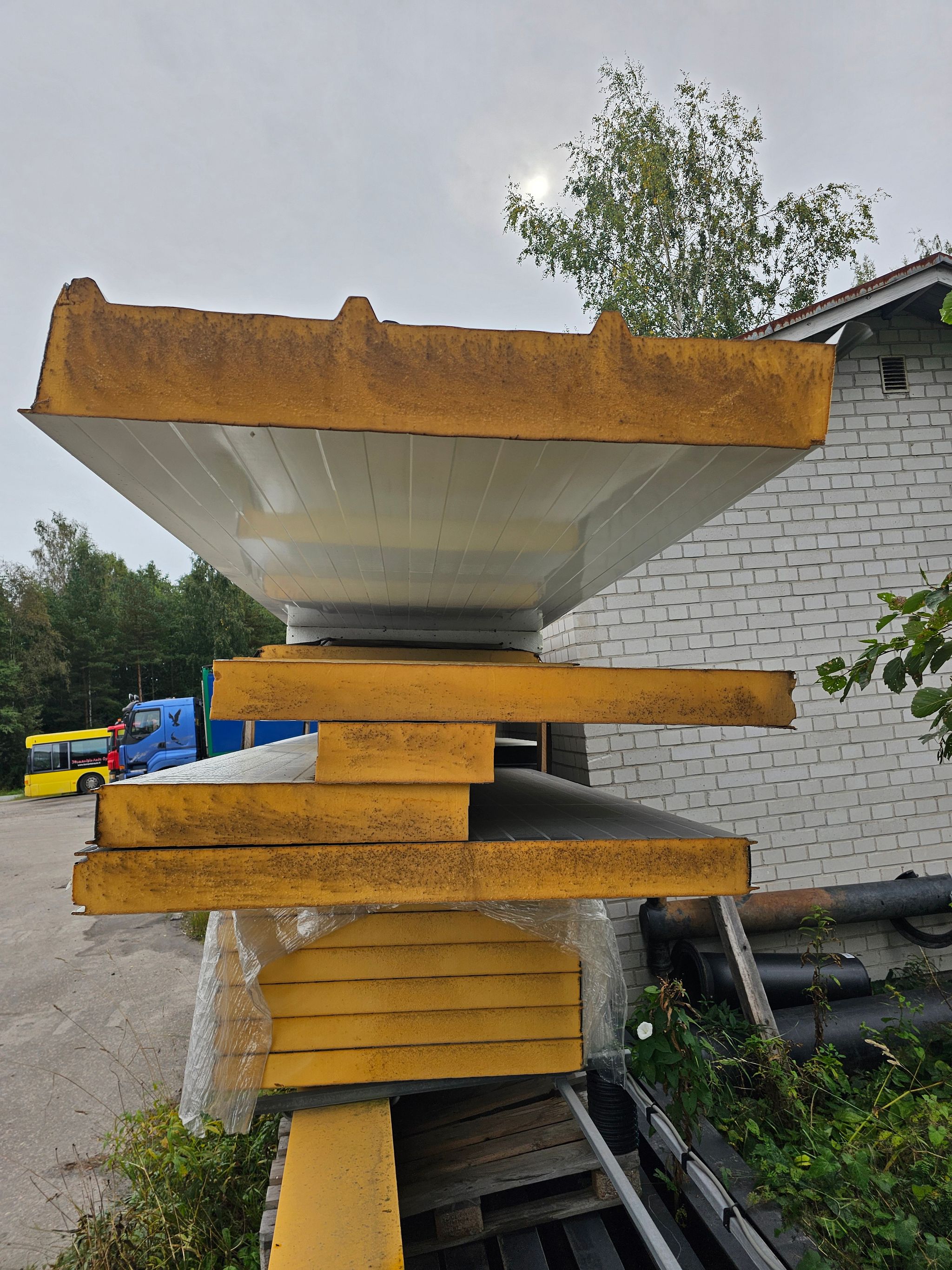 Image 2/5