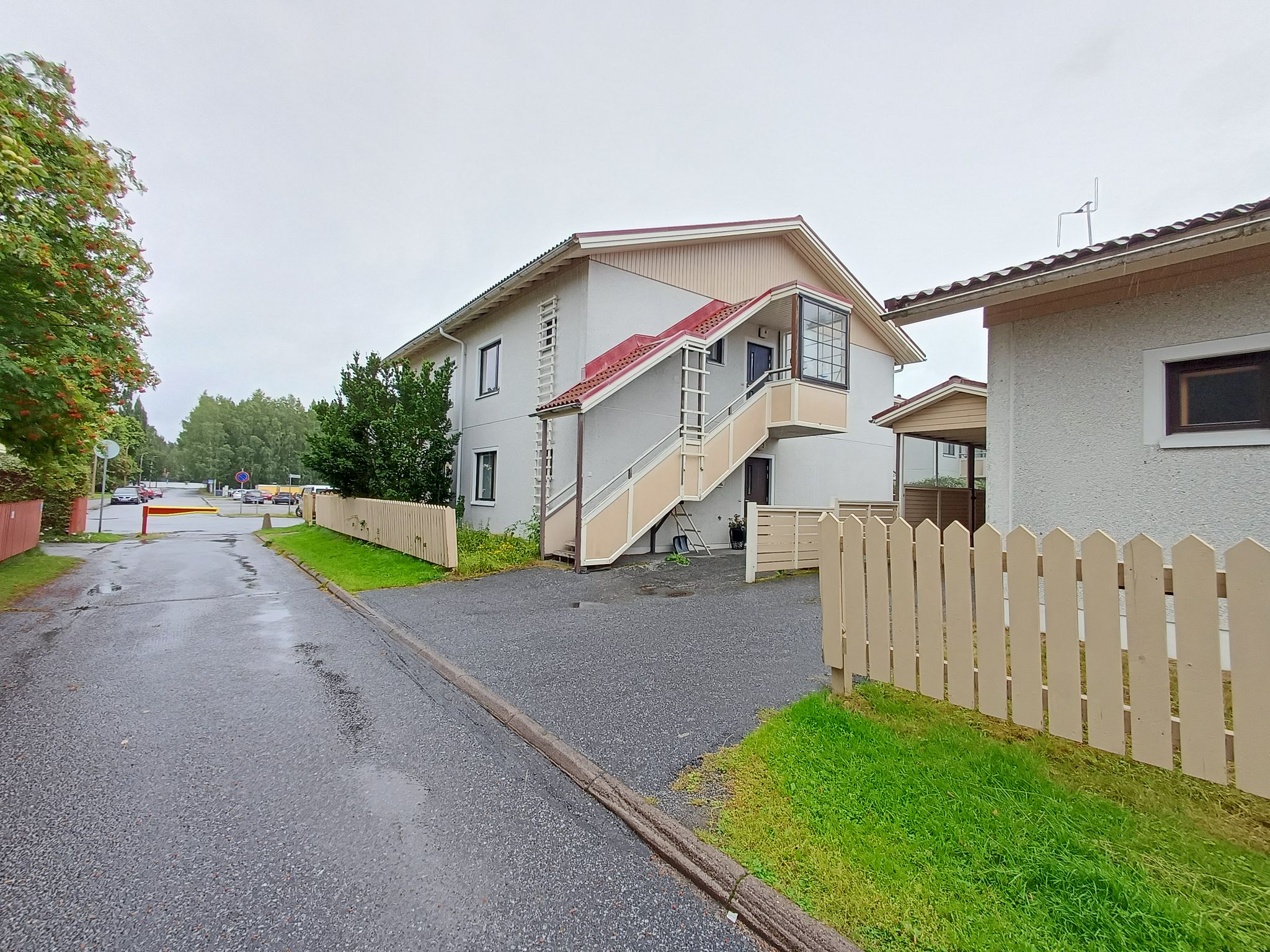 Image 1/19