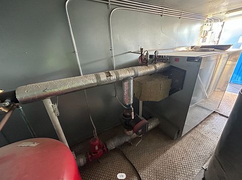 Image 4/8