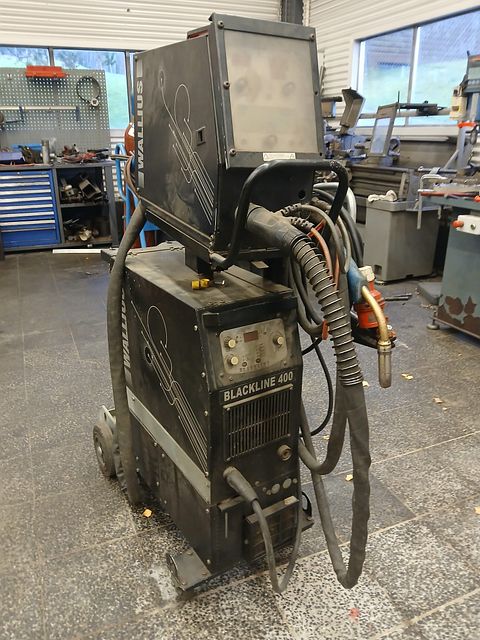 Image 1/8