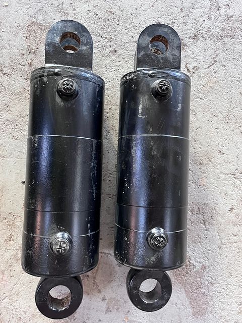 Image 1/8