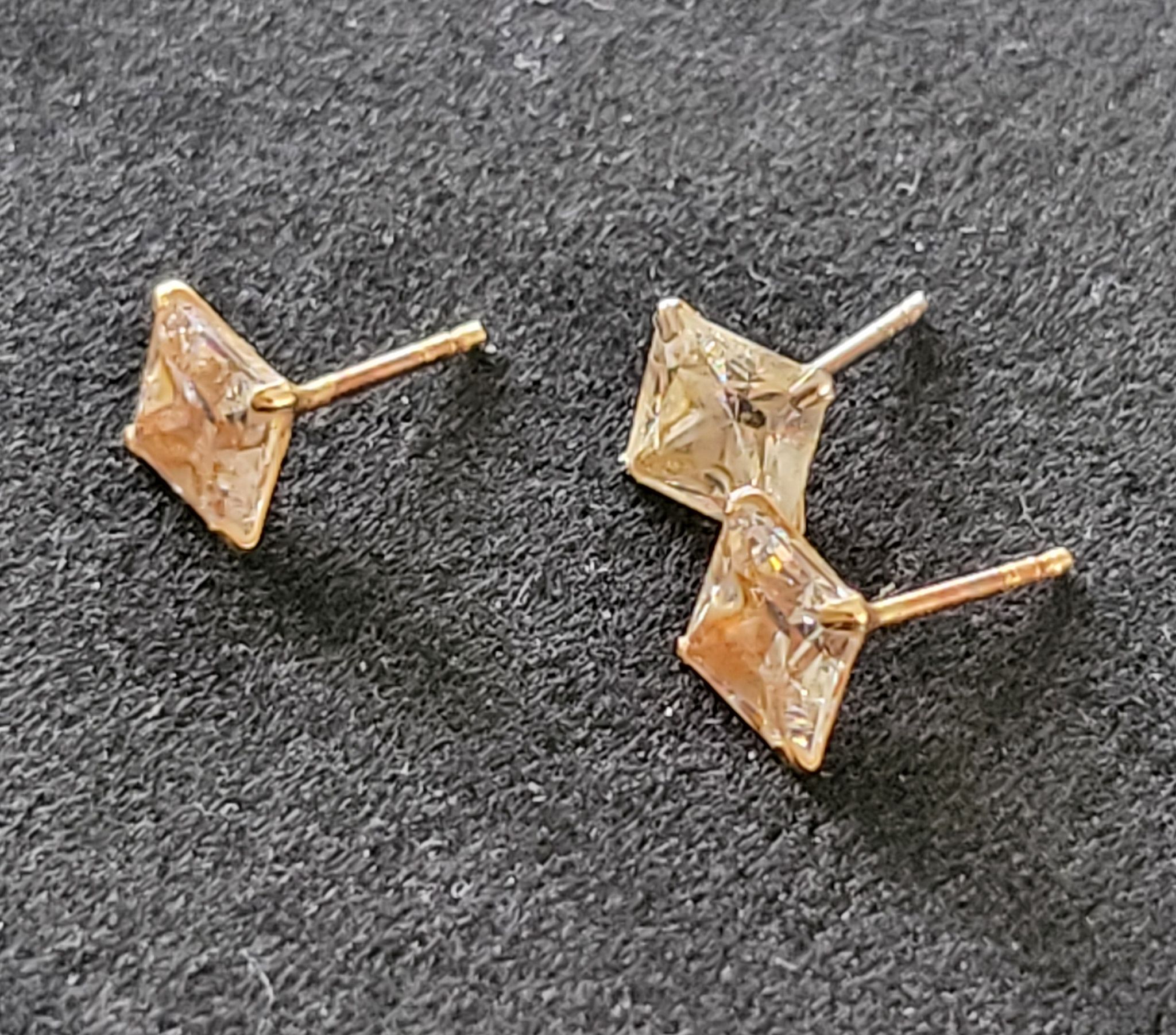 Image 3/8