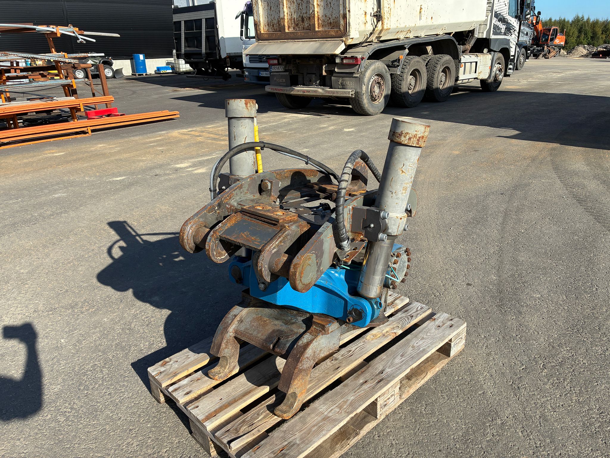 Image 2/18