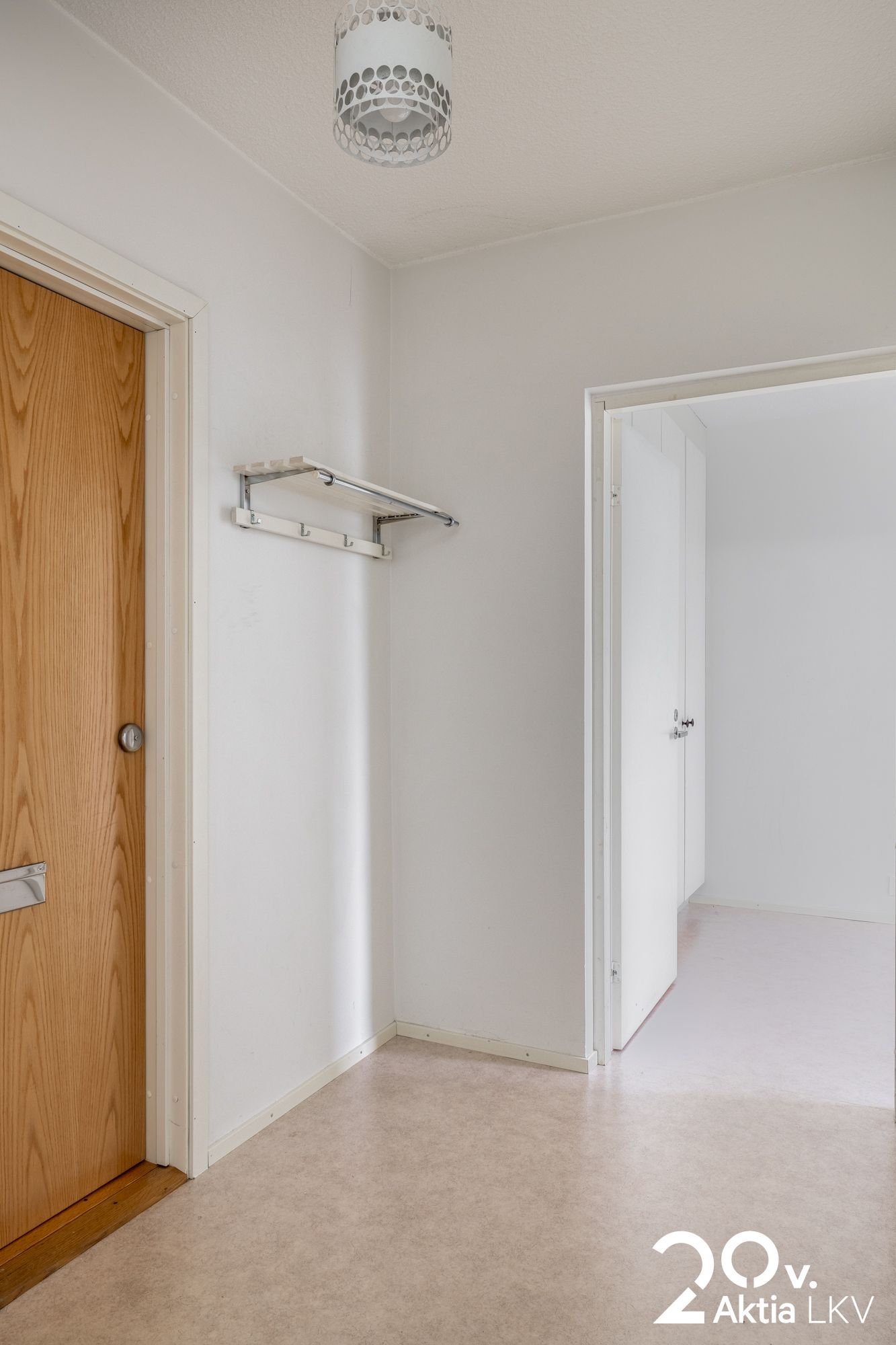 Image 6/12