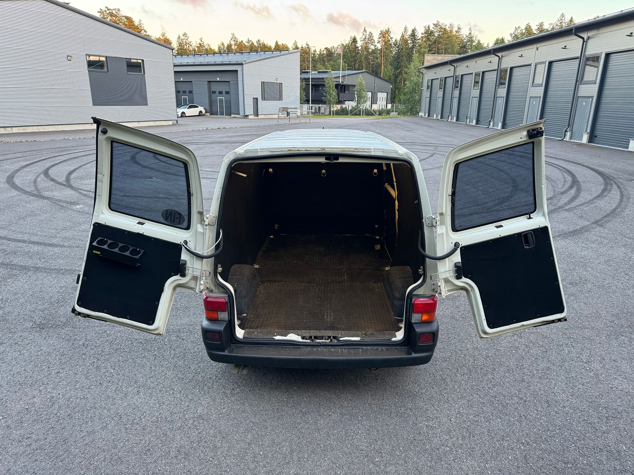 Image 11/19
