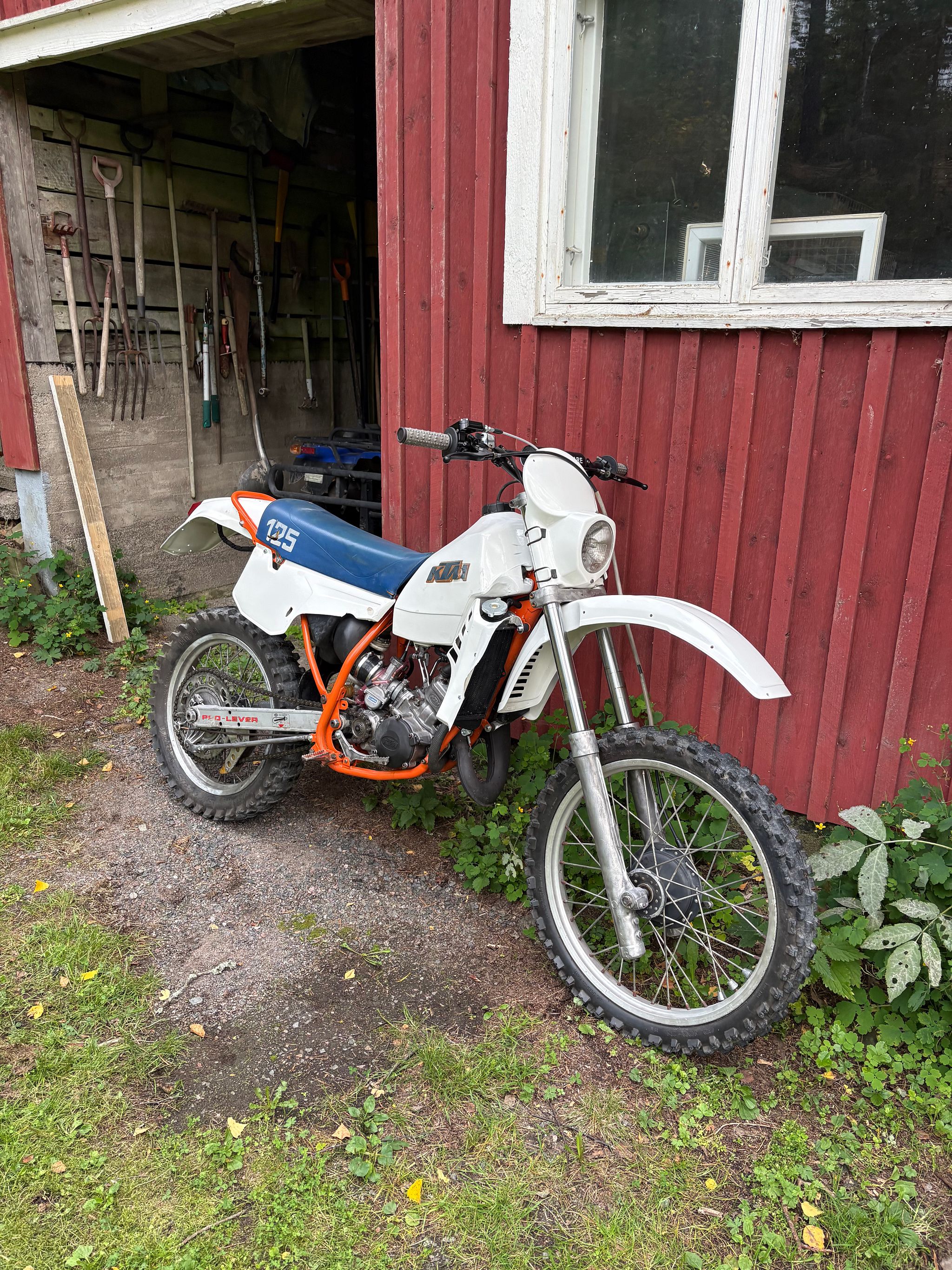 Image 2/8