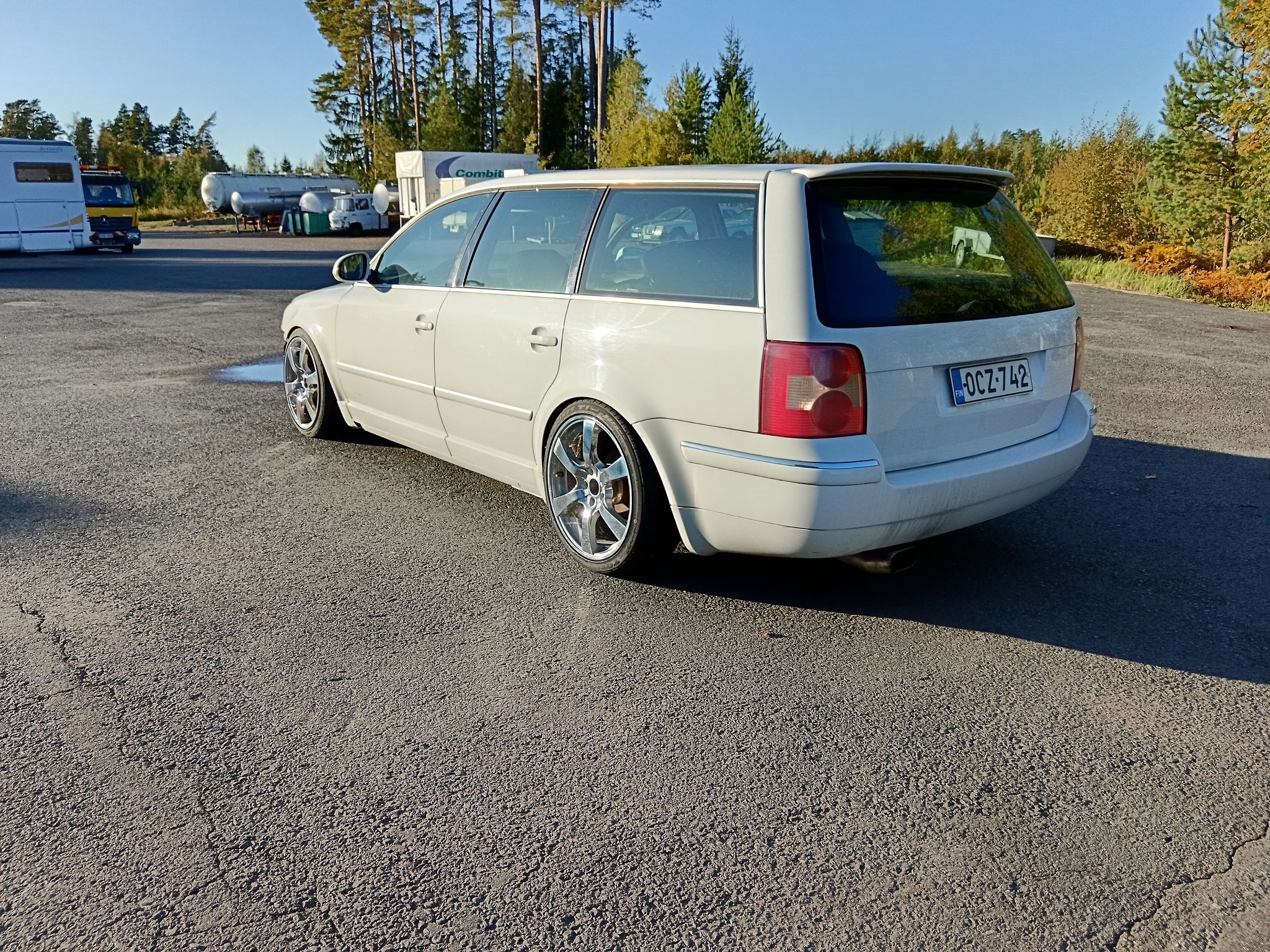 Image 3/12