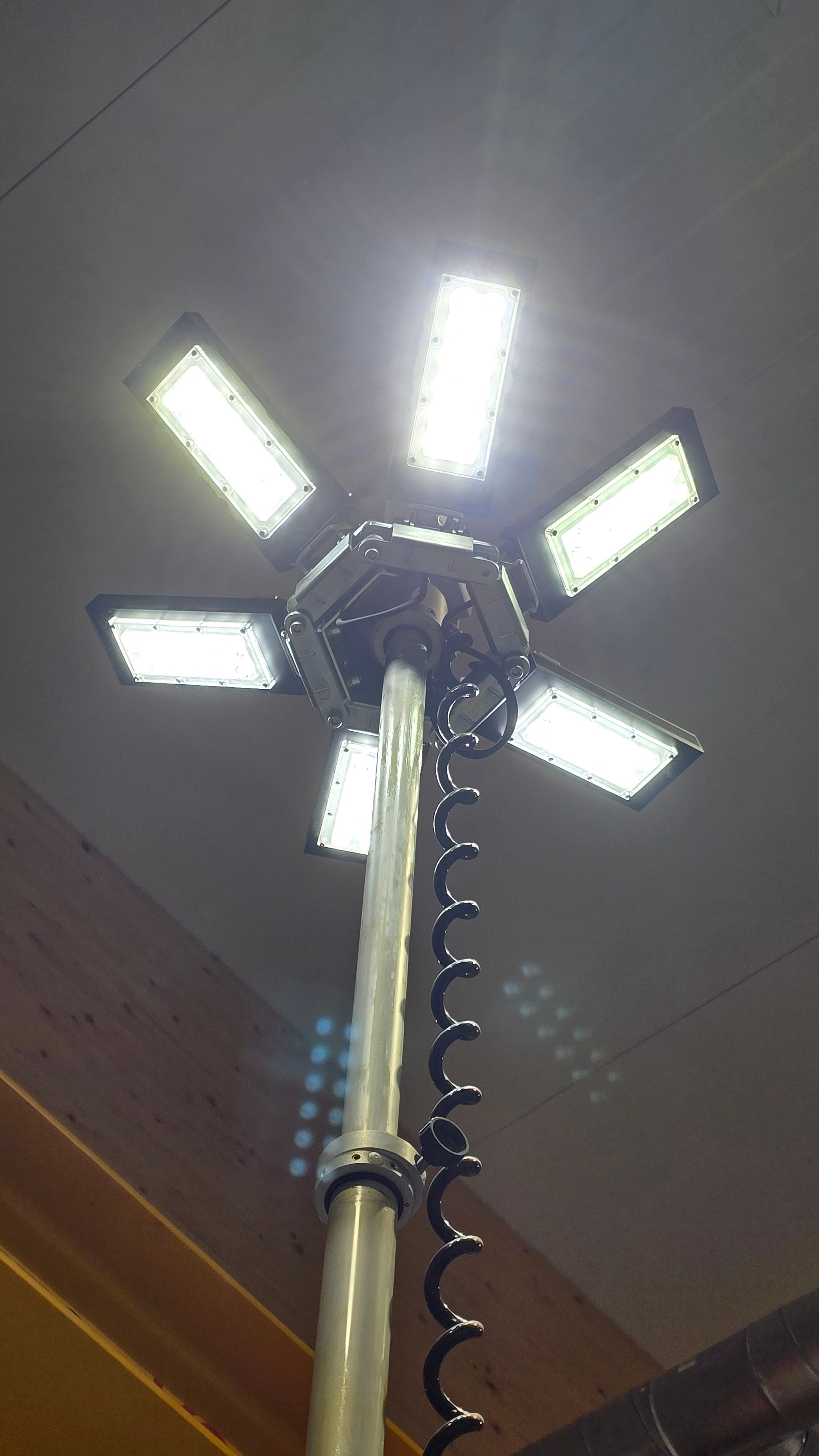 Image 1/8