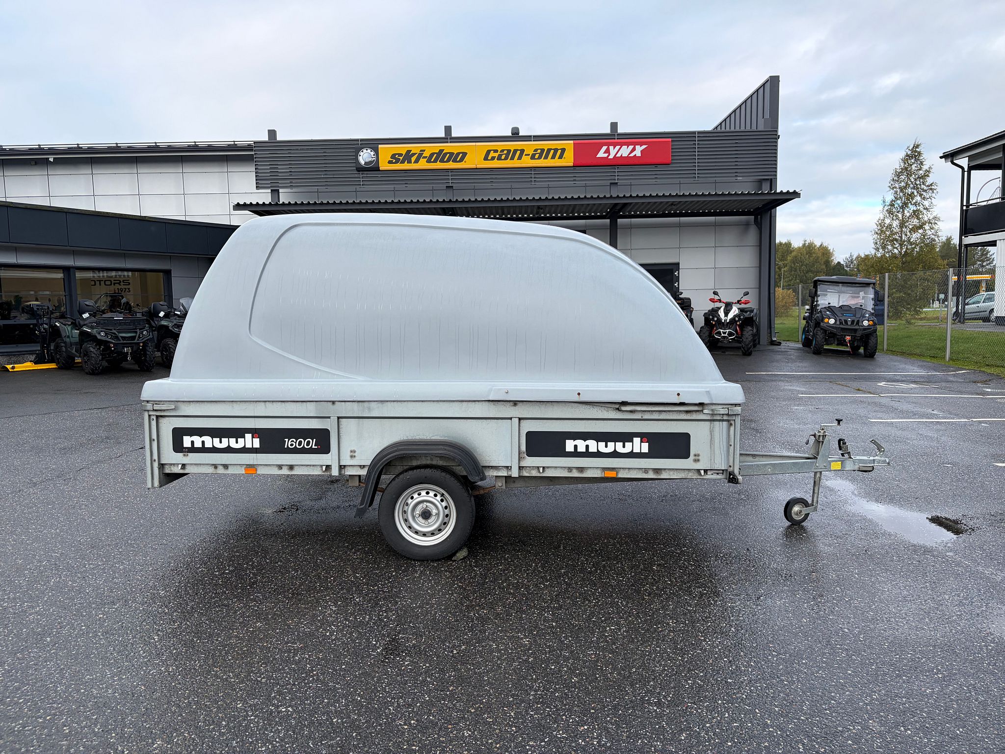 Image 1/12