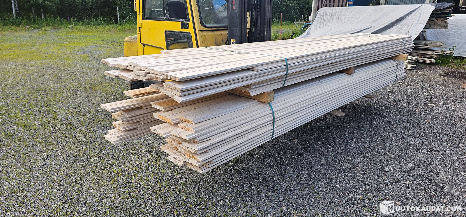 noin 64m2 noin 464jm URA Ulkovuoripaneeli 23X145 UYSK pohja/välimaalattu Talotehtaan ylijäämä