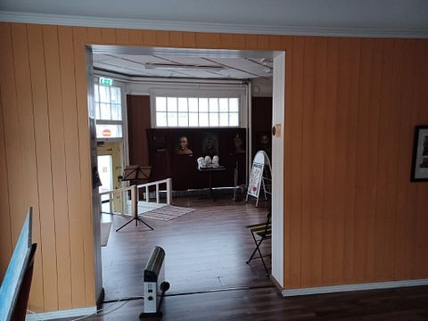 Image 25/100