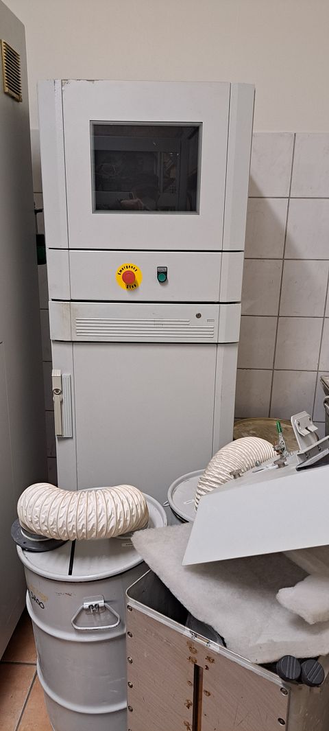 Image 2/4