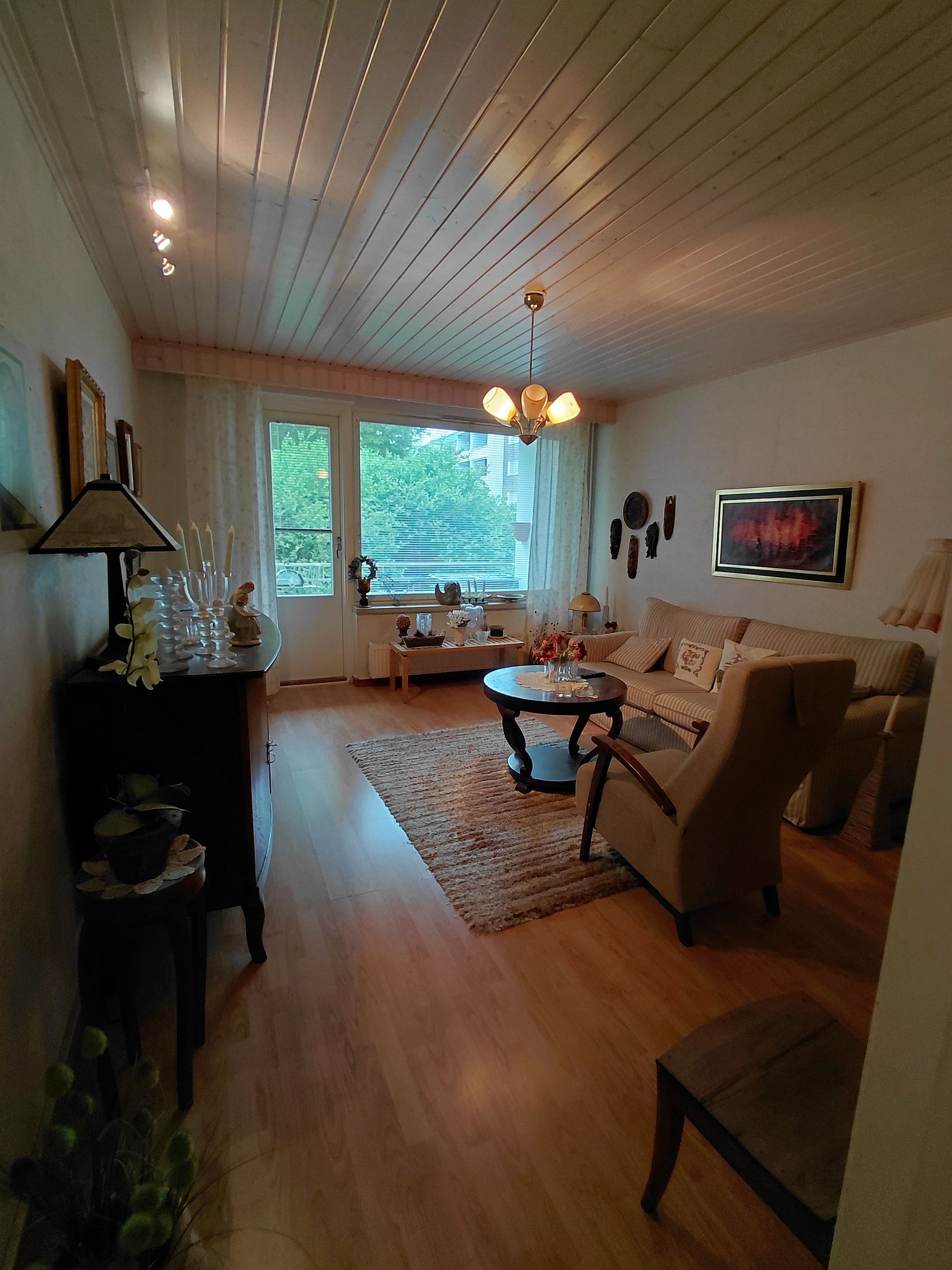 Image 11/16