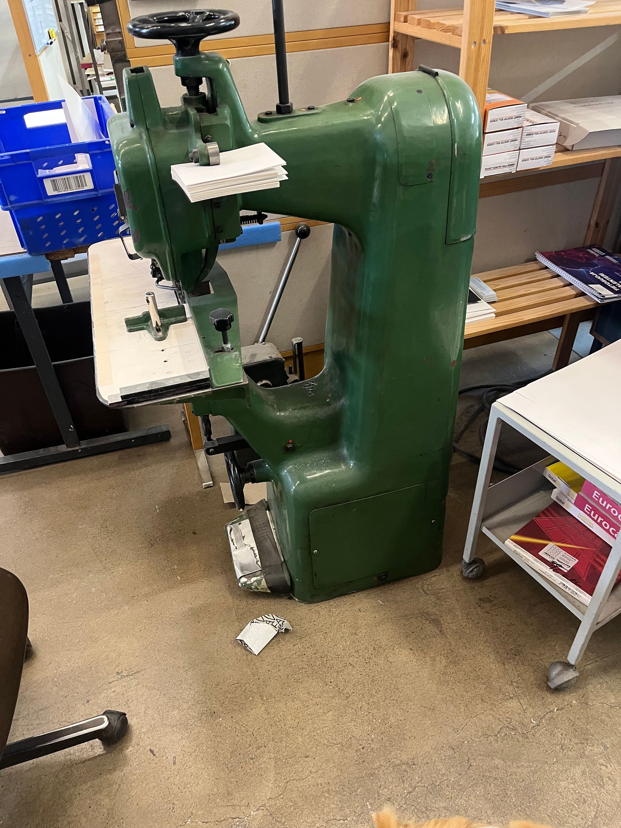 Image 2/8