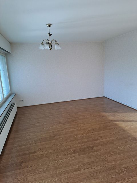 Image 3/11