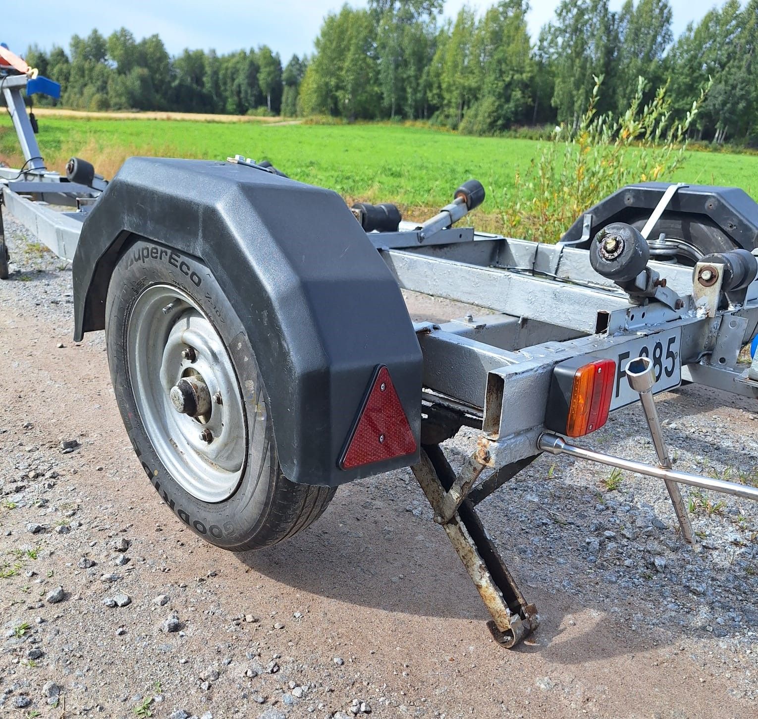 Image 8/10