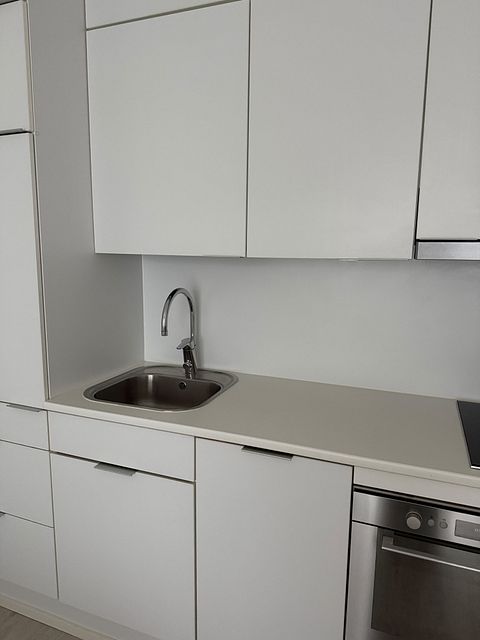 Image 4/9
