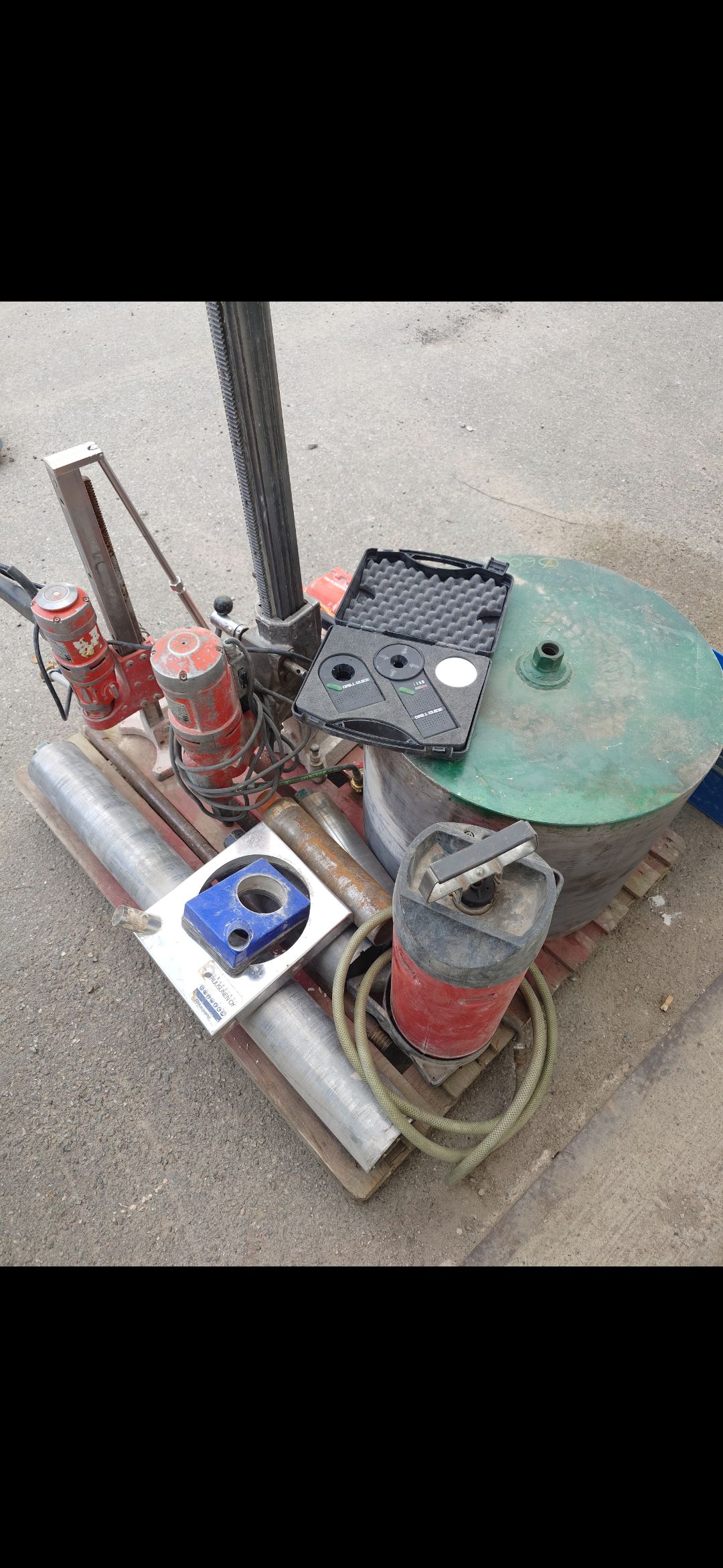 Image 2/4