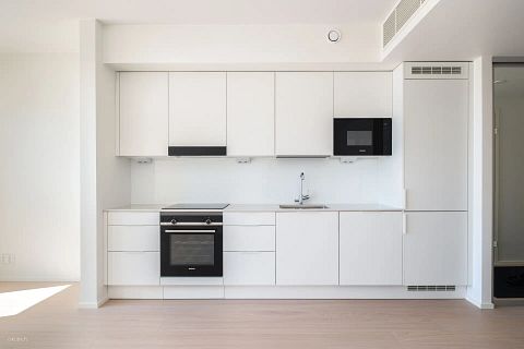Image 4/10