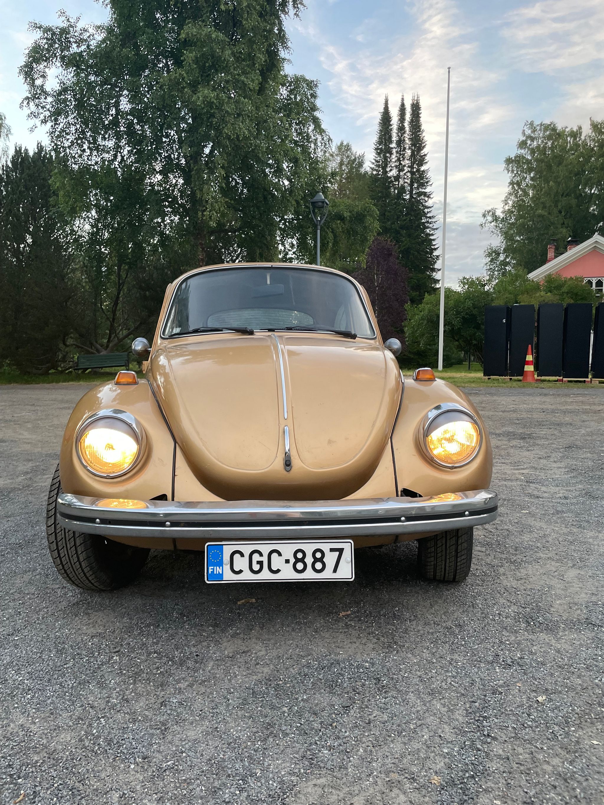 Image 1/9
