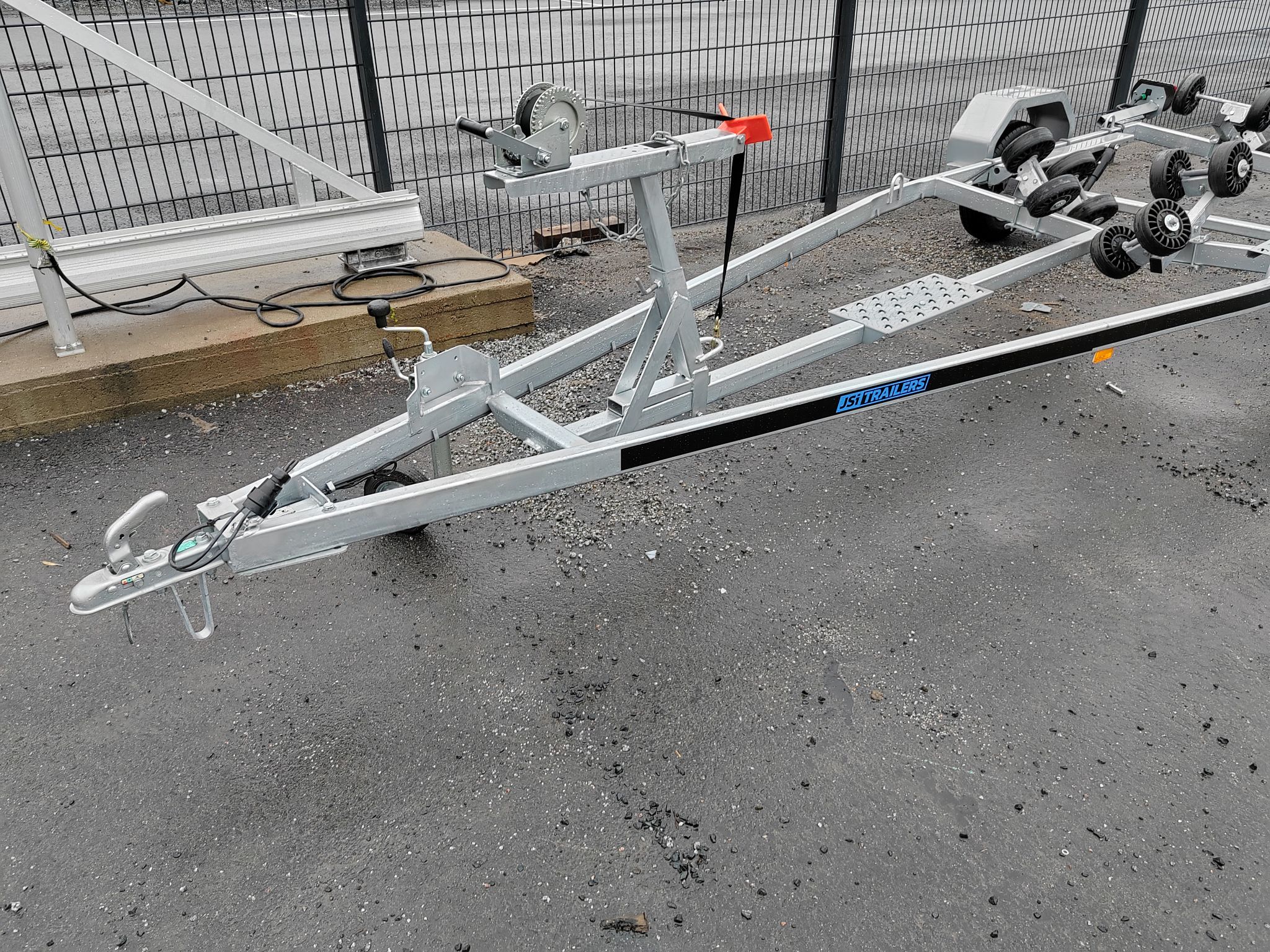 Image 4/5