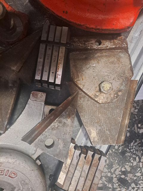 Image 4/6