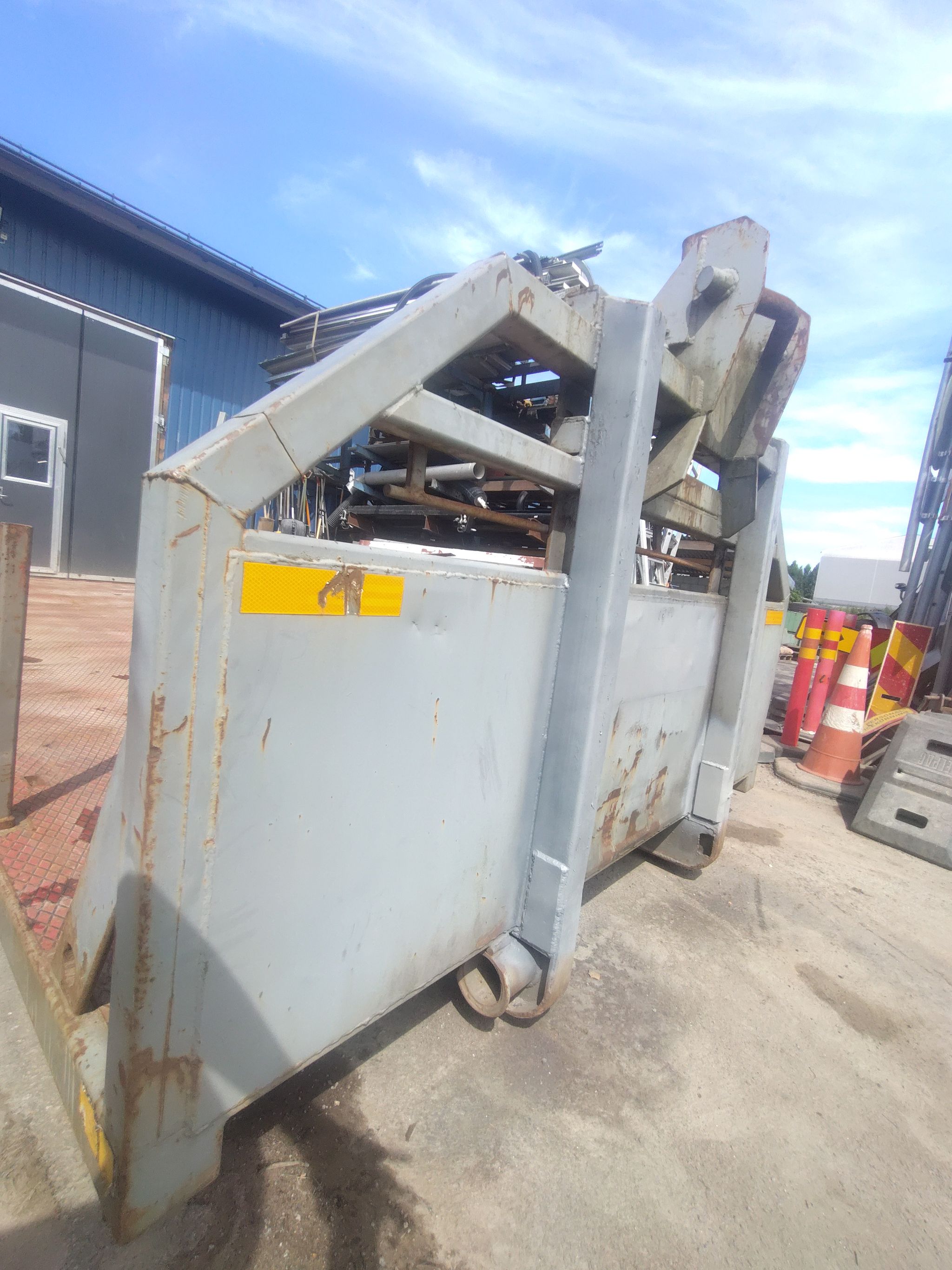 Image 2/18