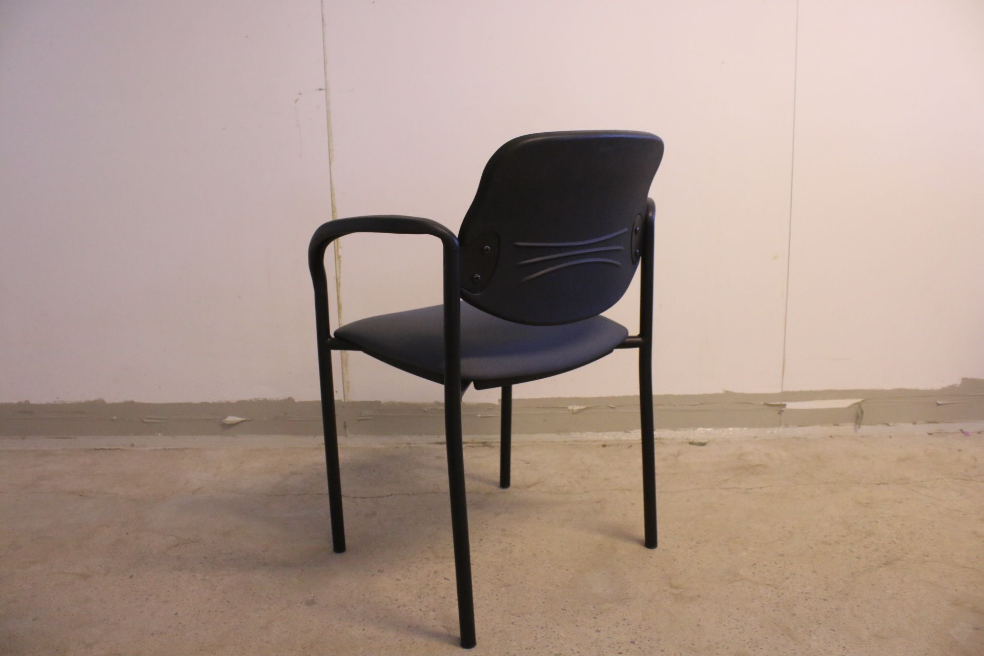 Image 11/18
