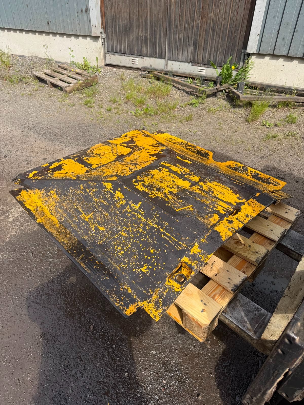 Image 2/8