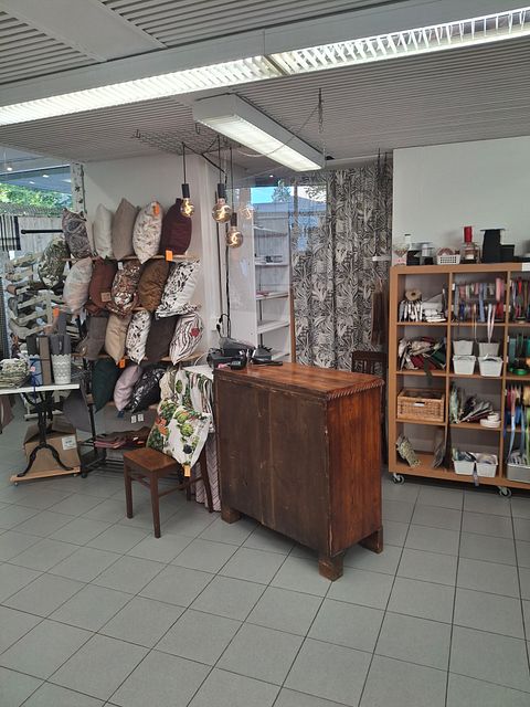 Image 8/13