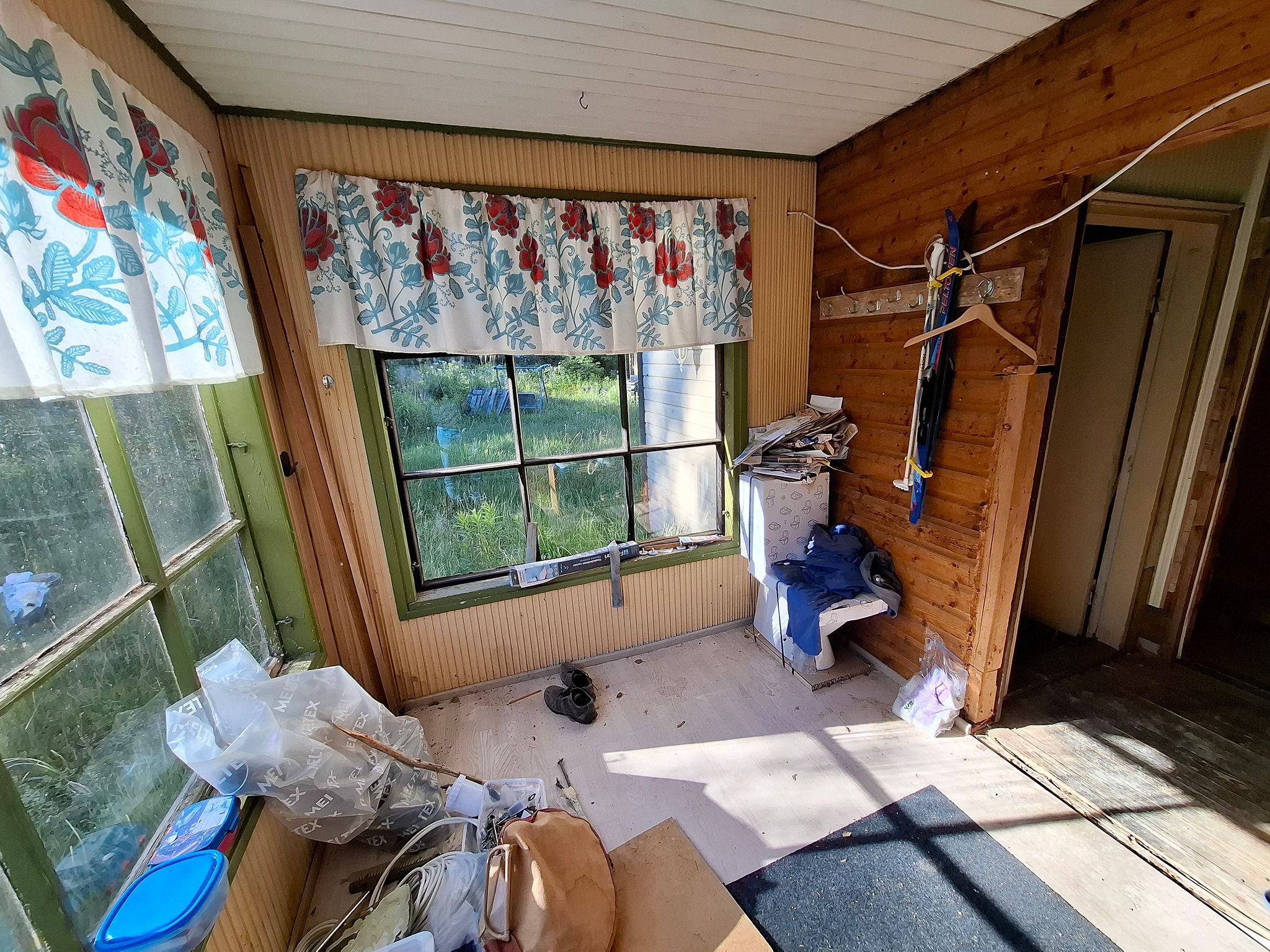 Image 2/25