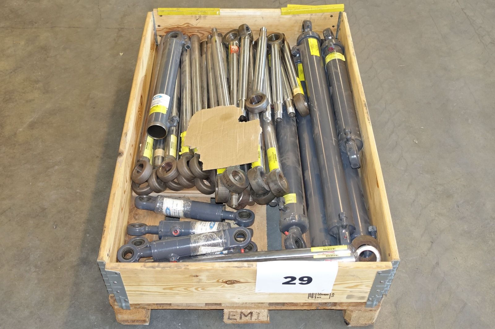 Image 3/4