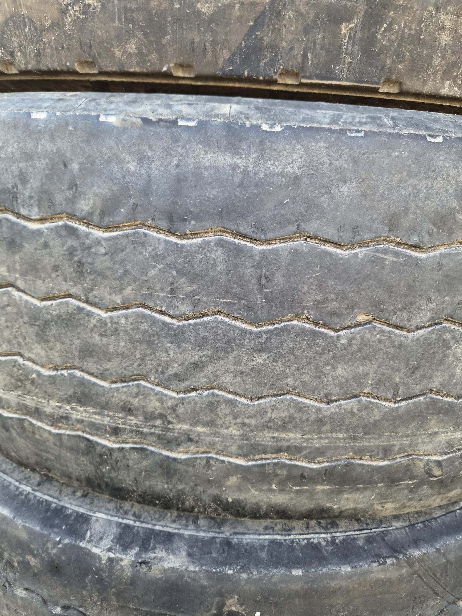 Image 4/6