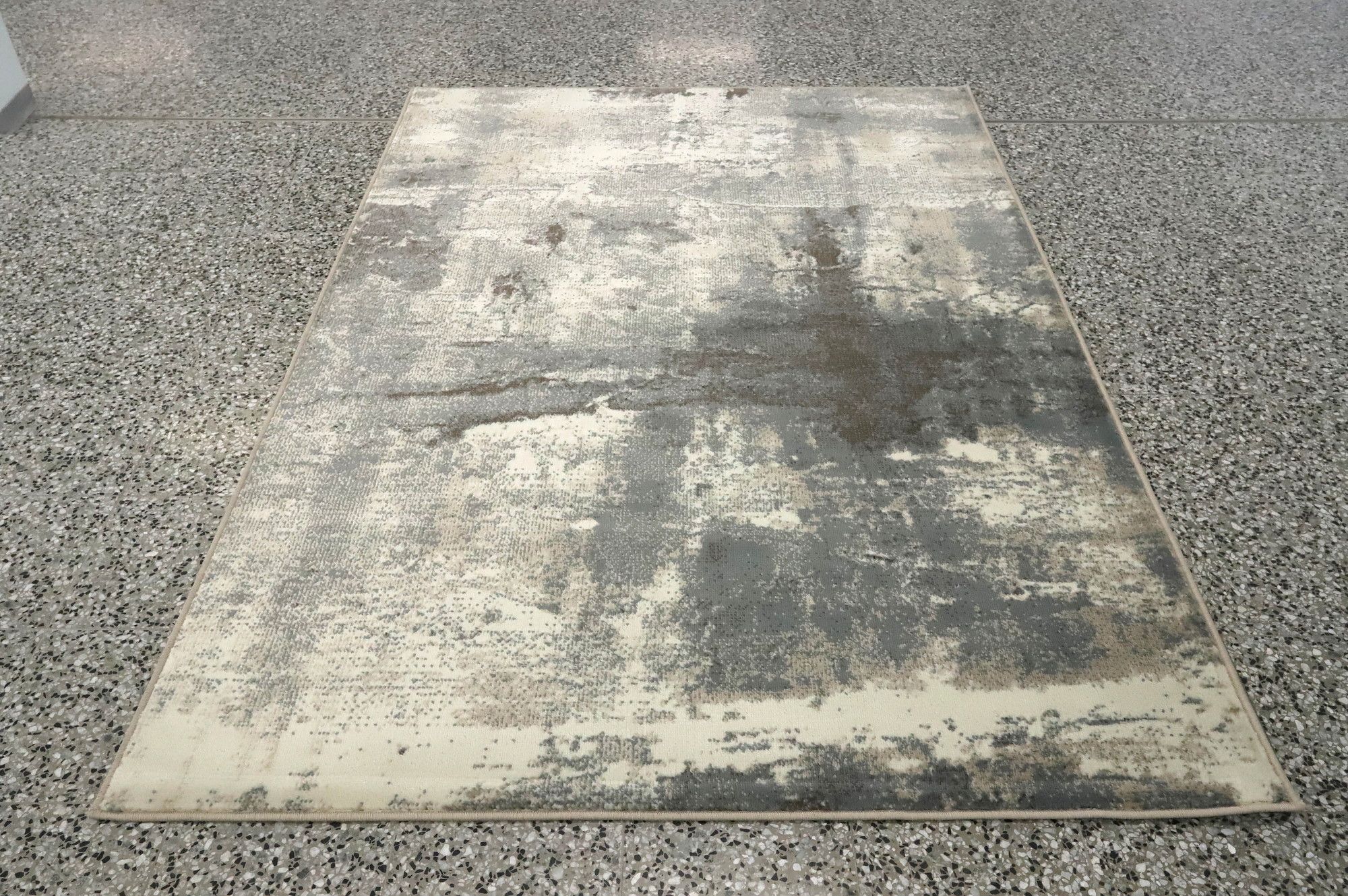 Image 1/5