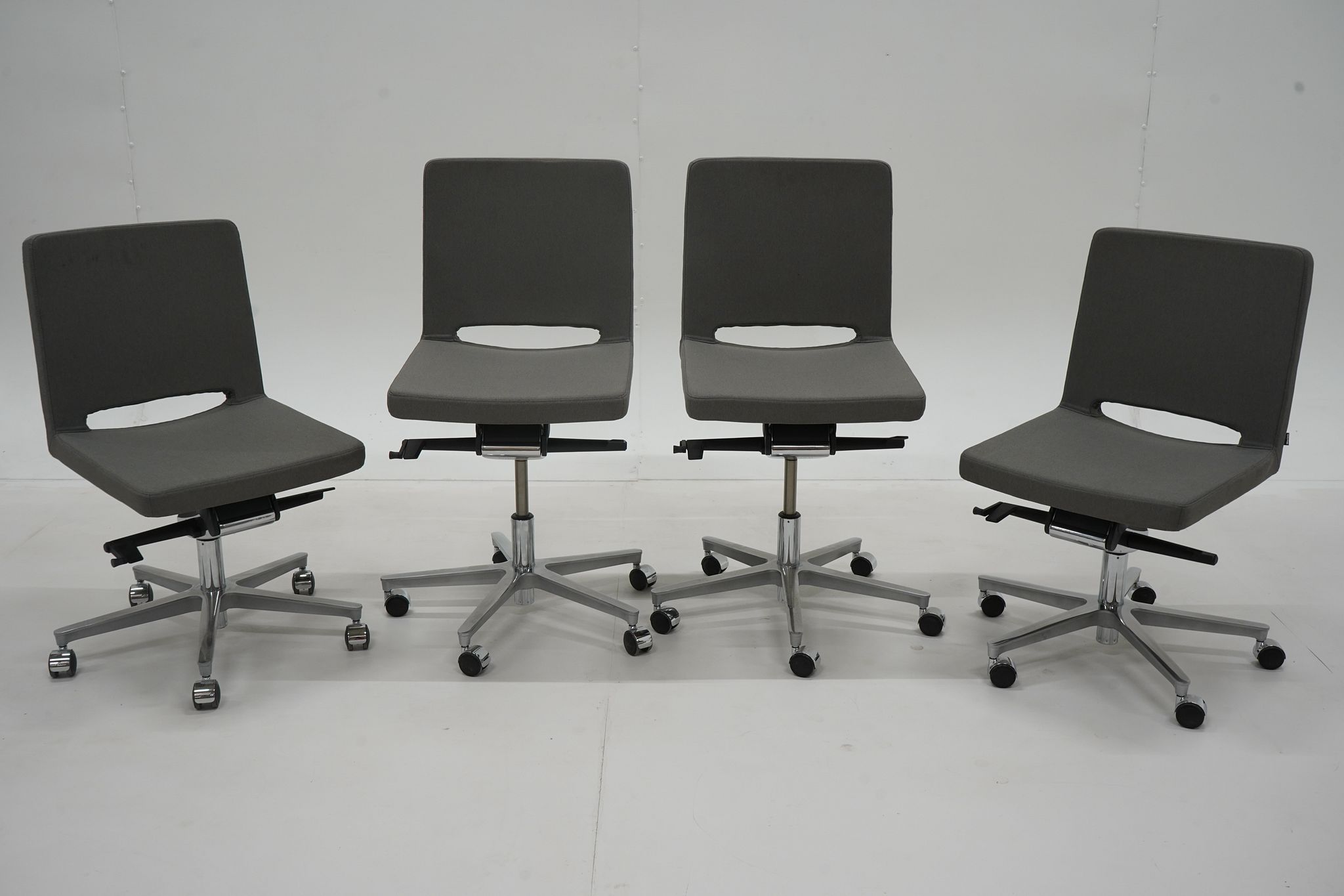 Image 1/12