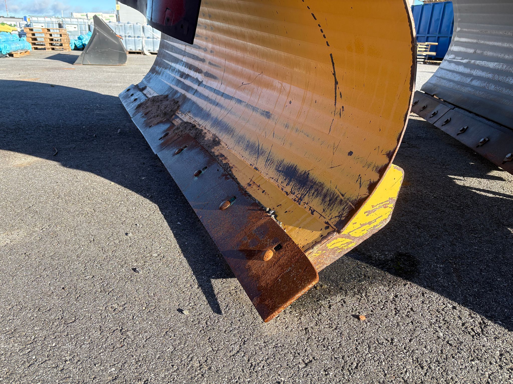 Image 8/12