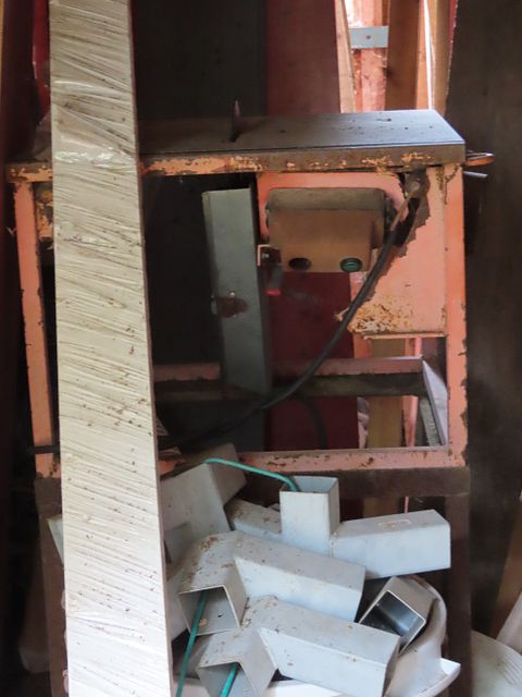 Image 10/12