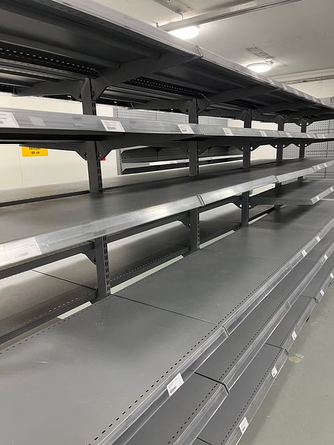 Image 3/6