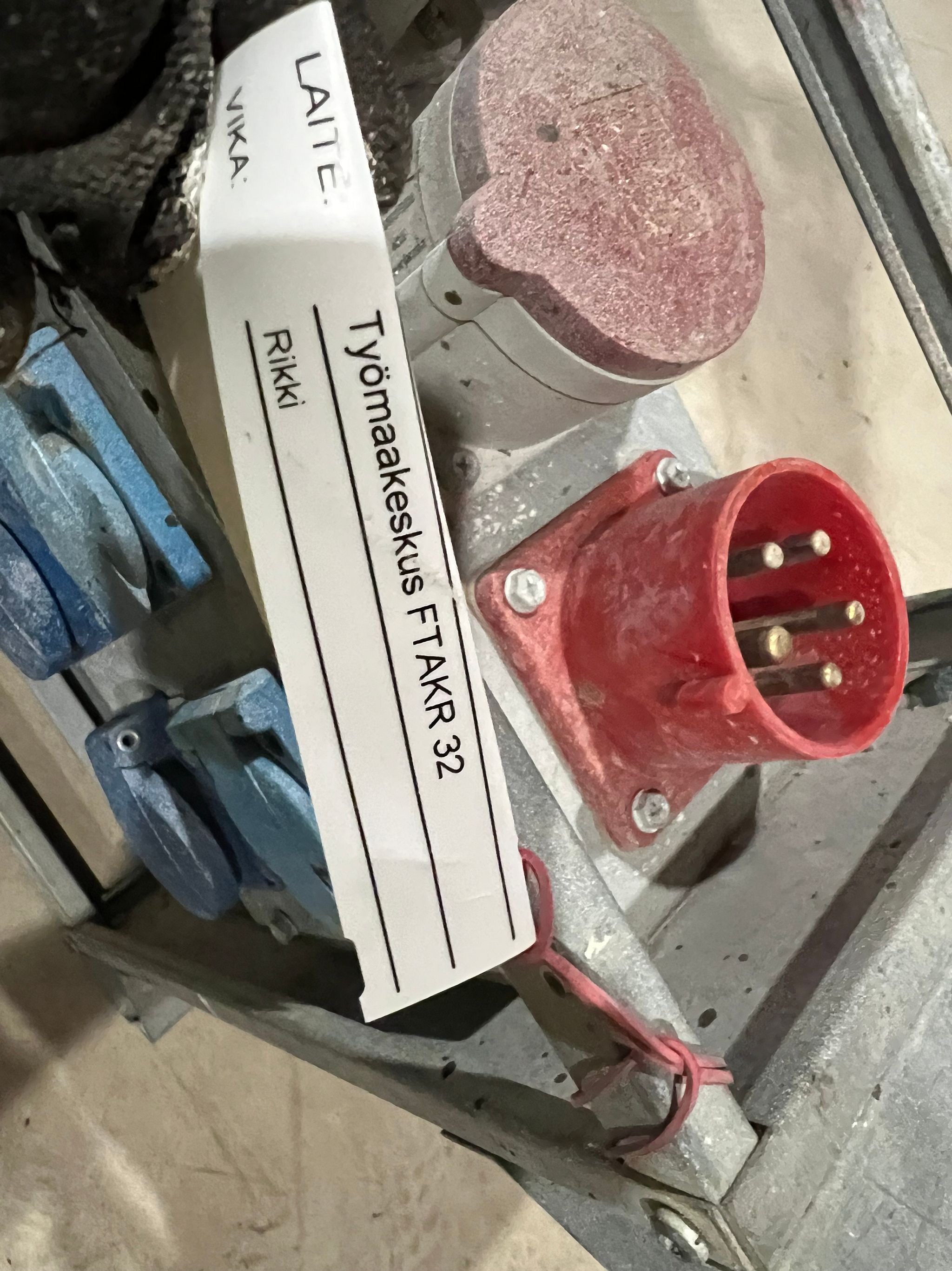 Image 8/9