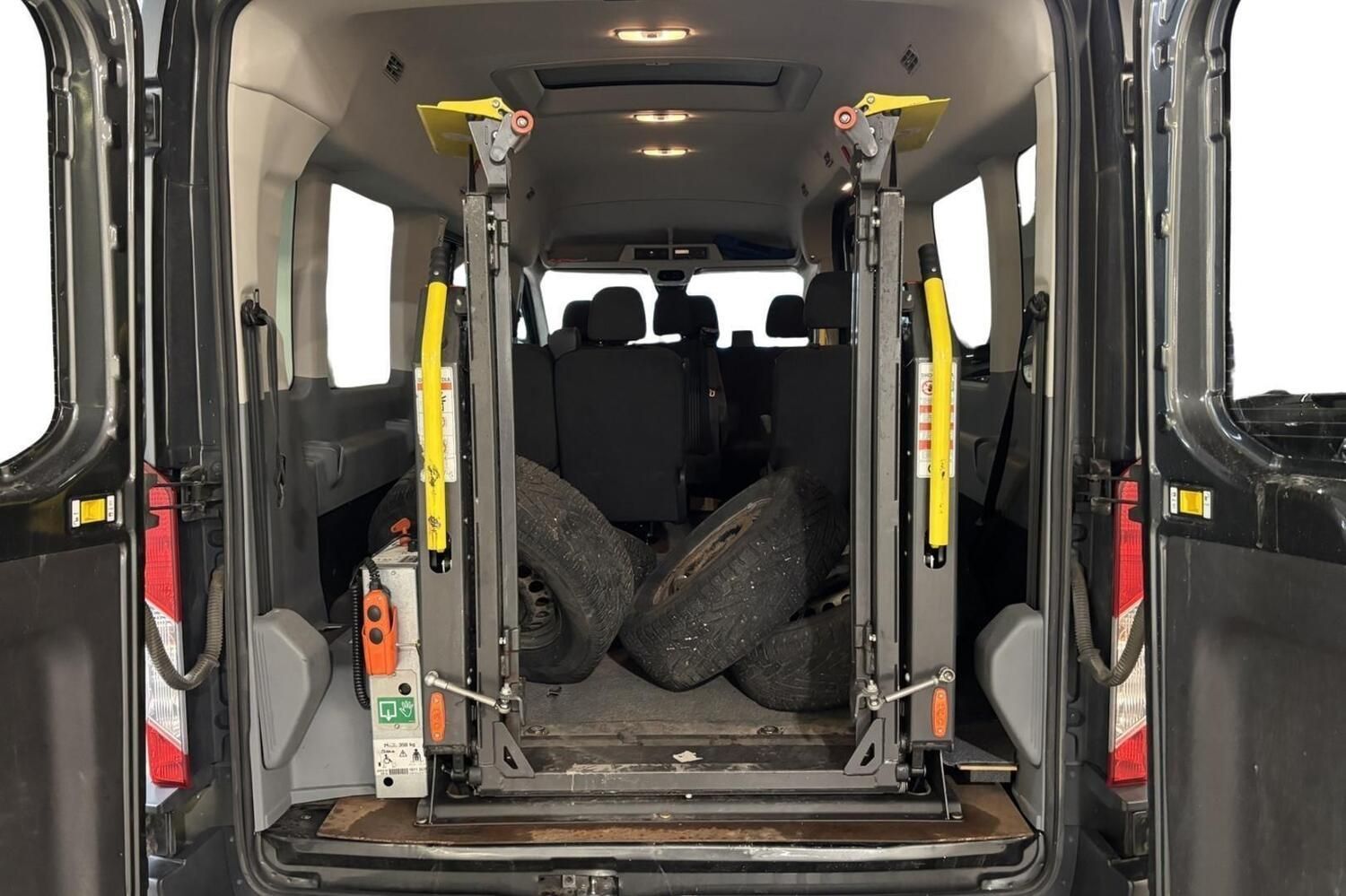 Image 11/19