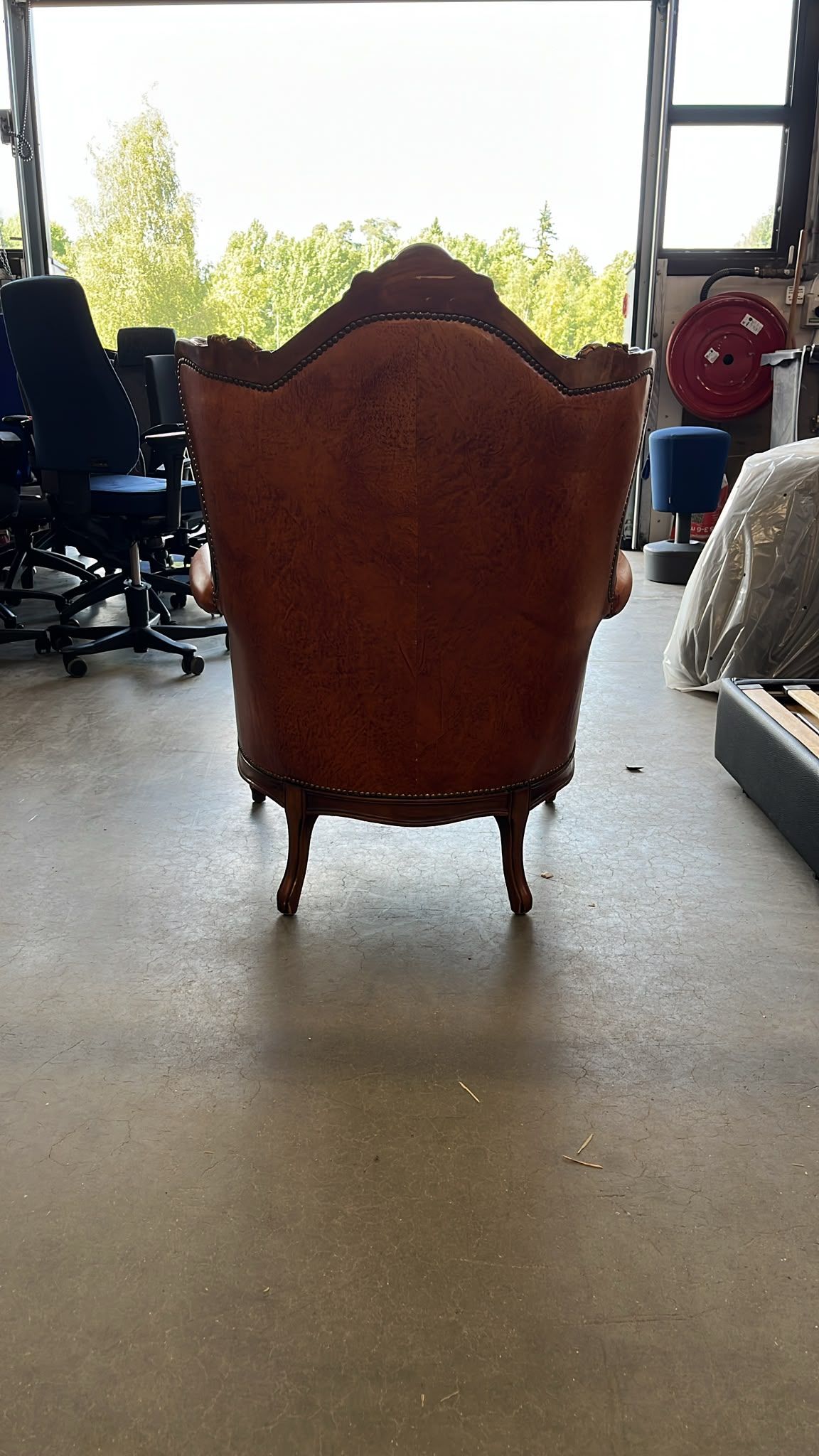 Image 2/4