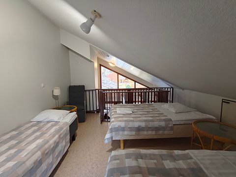 Image 12/15