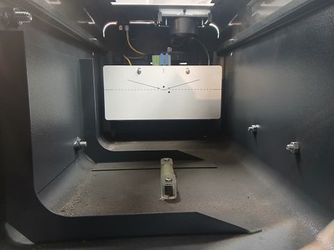 Image 6/7