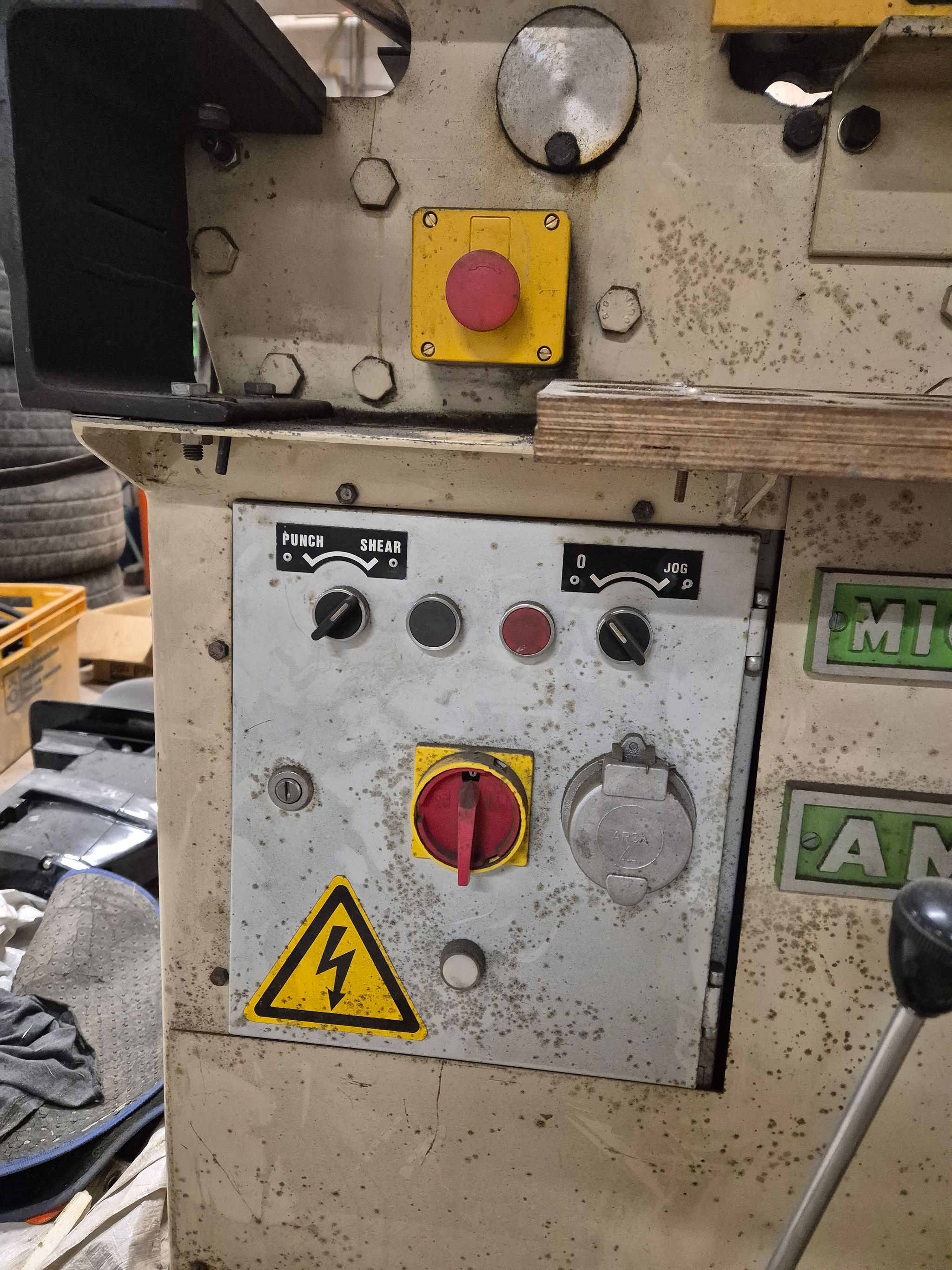Image 6/8
