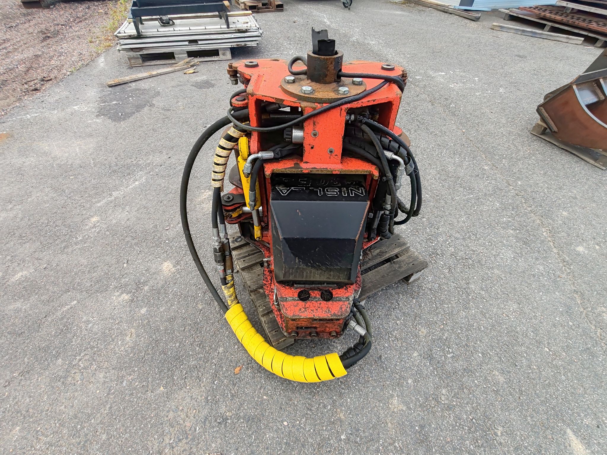 Image 3/7